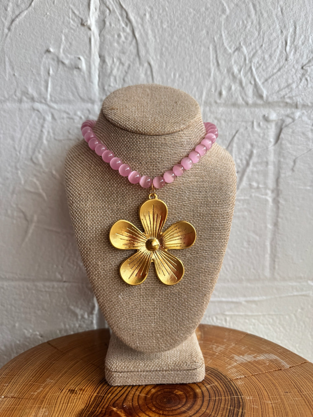 Retro Daisy on Gemstone Necklace