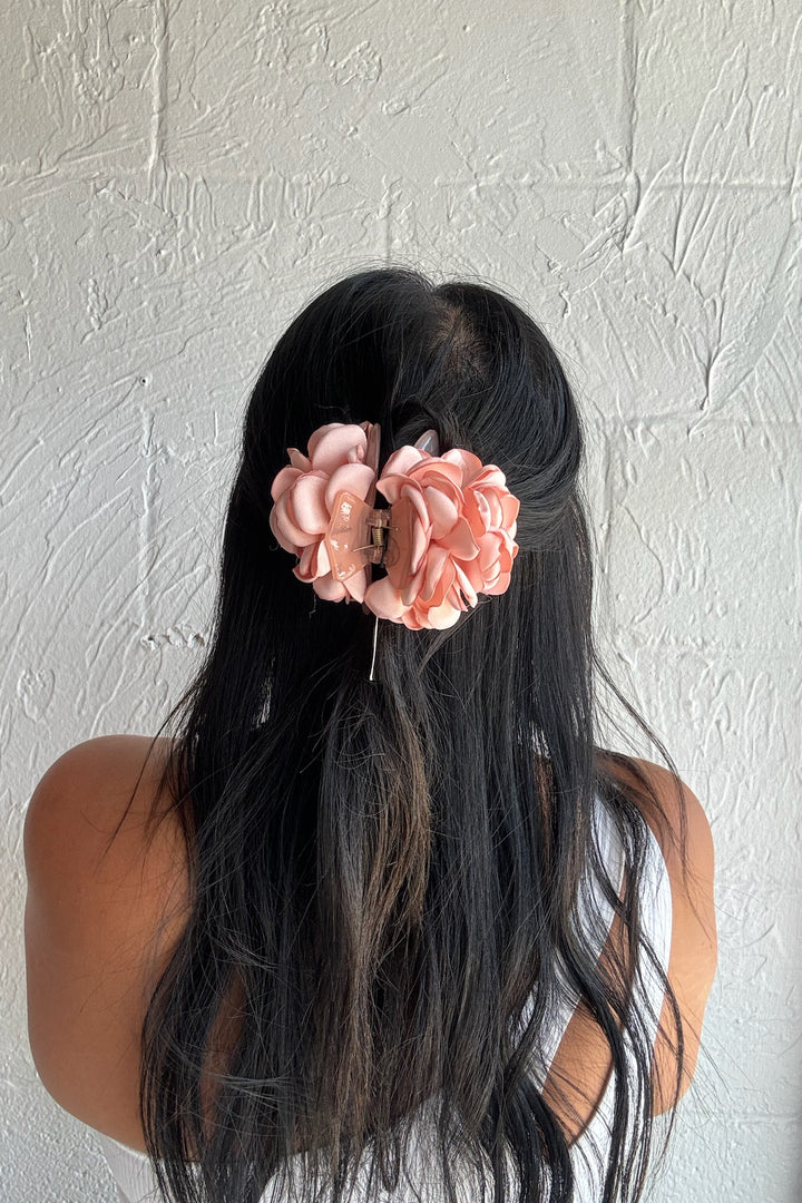 LELE SADOUGHI: Dusty Rose Peony Flower Claw Clip