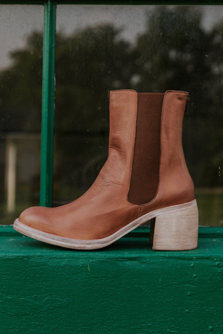 Free People: Essential Chelsea Boots