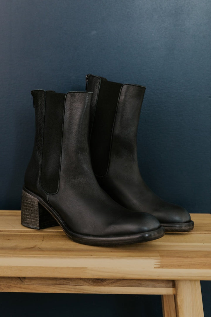 Free People: Essential Chelsea Boots