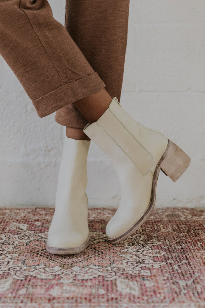 Free People: Essential Chelsea Boots