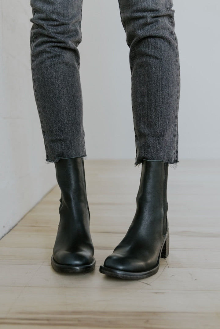 Free People: Essential Chelsea Boots