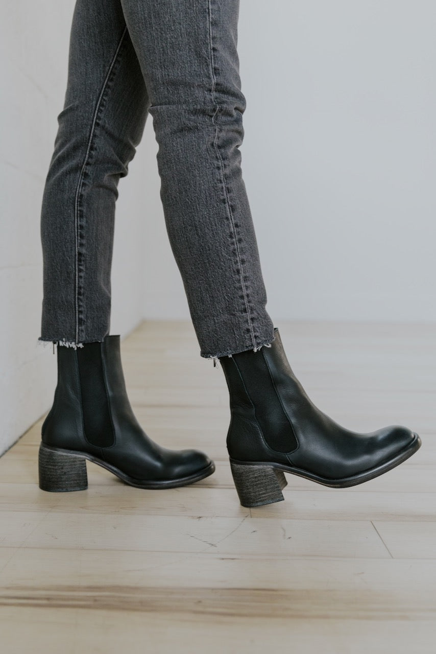 Free People: Essential Chelsea Boots