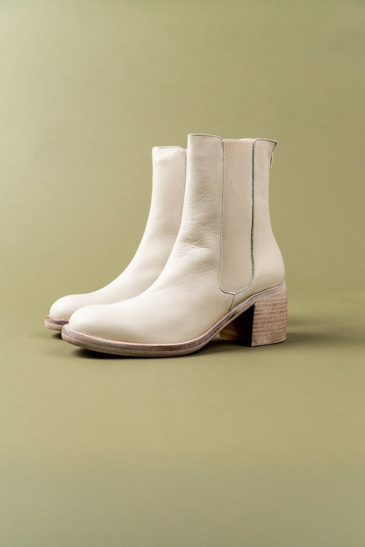 Free People: Essential Chelsea Boots