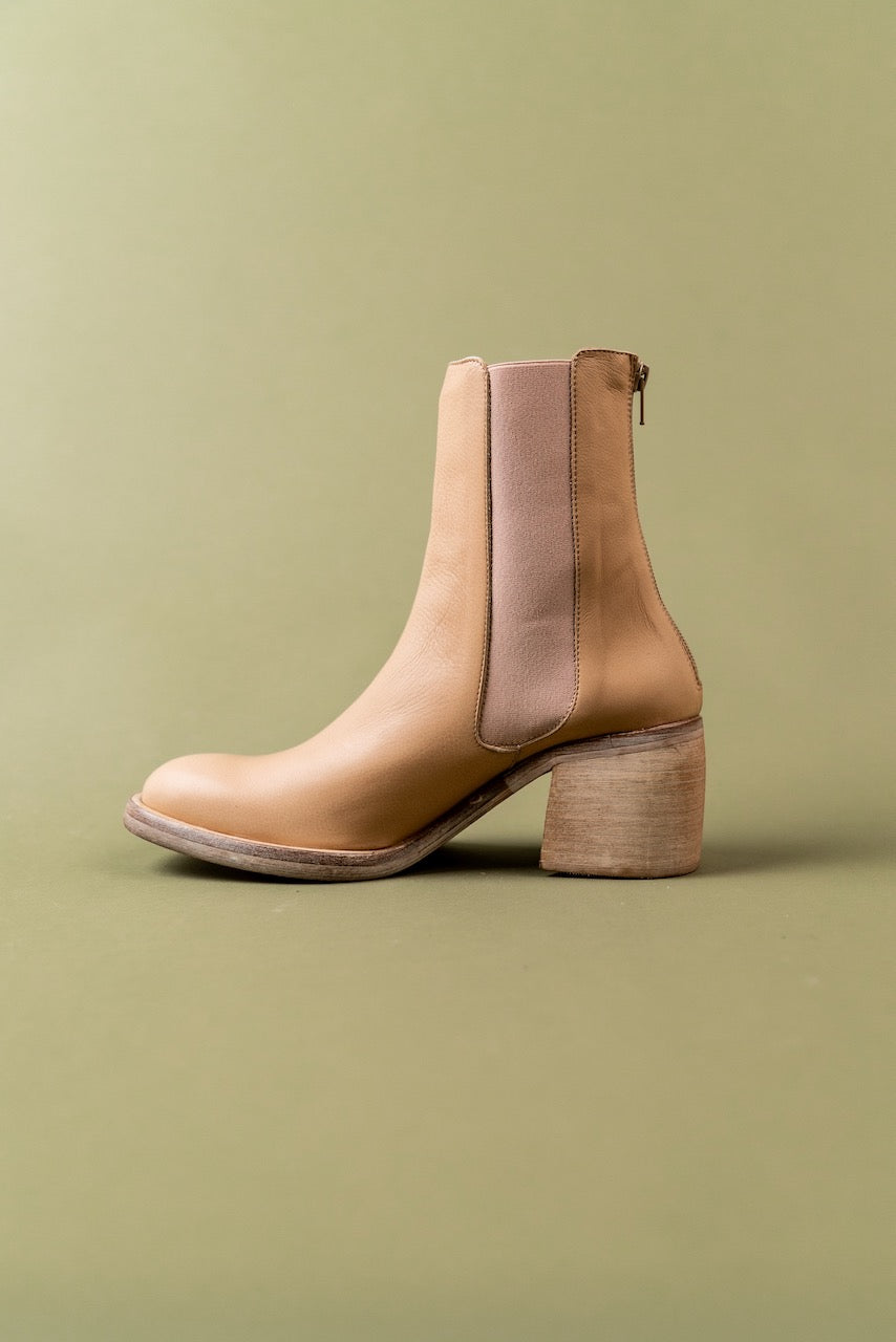 Free People: Essential Chelsea Boots