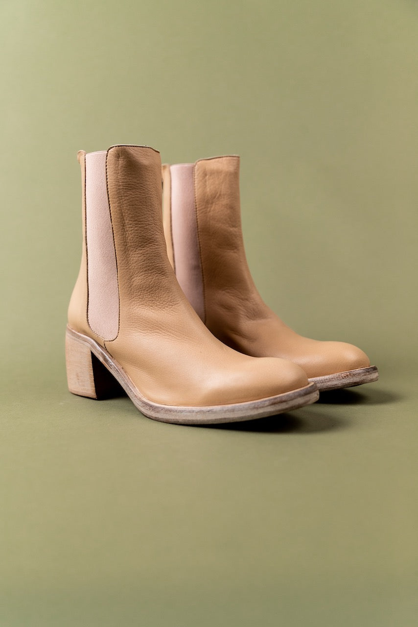 Free People: Essential Chelsea Boots