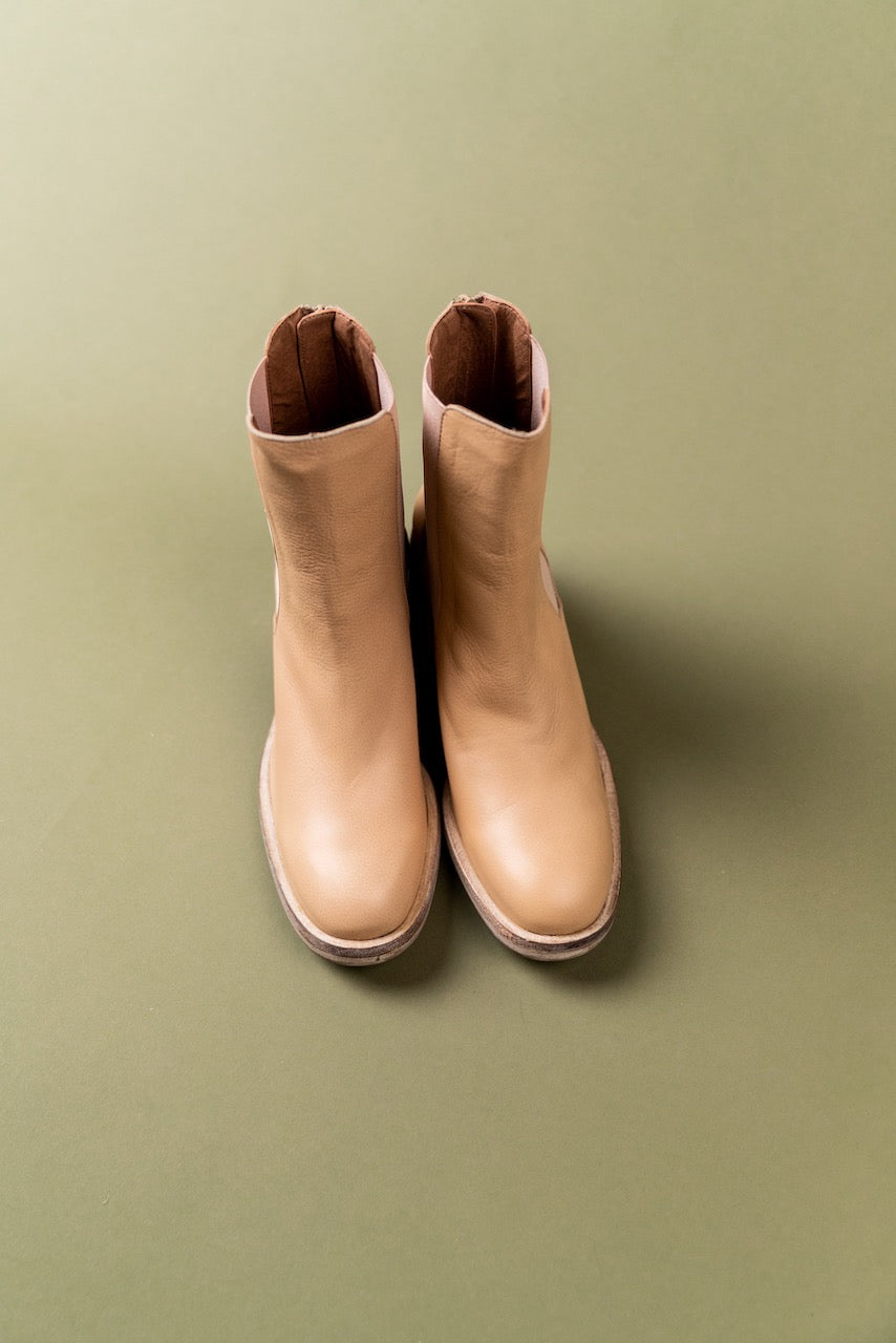 Free People: Essential Chelsea Boots