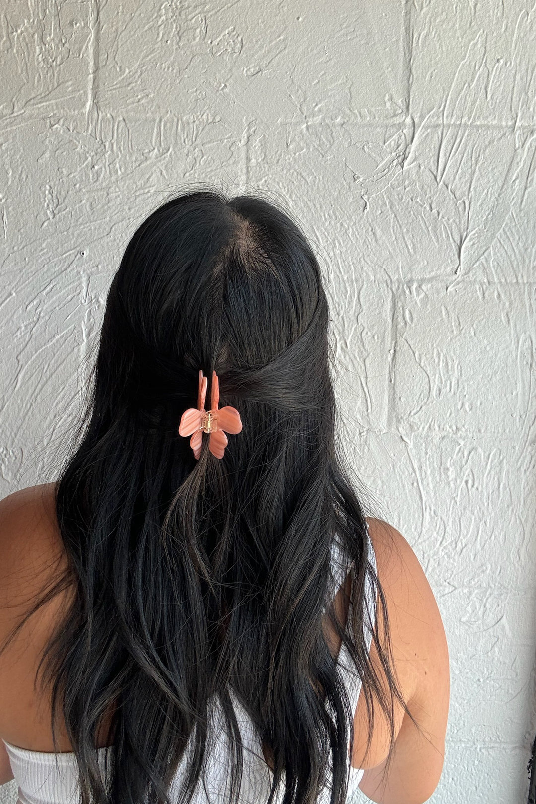 LELE SADOUGHI: Flamingo Lily Claw Clip