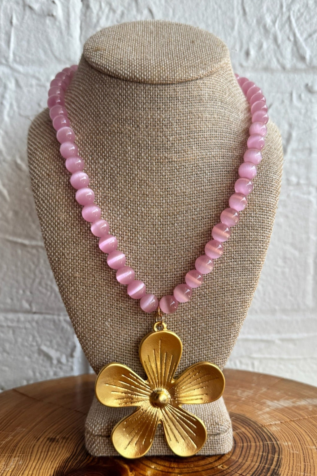Retro Daisy on Gemstone Necklace
