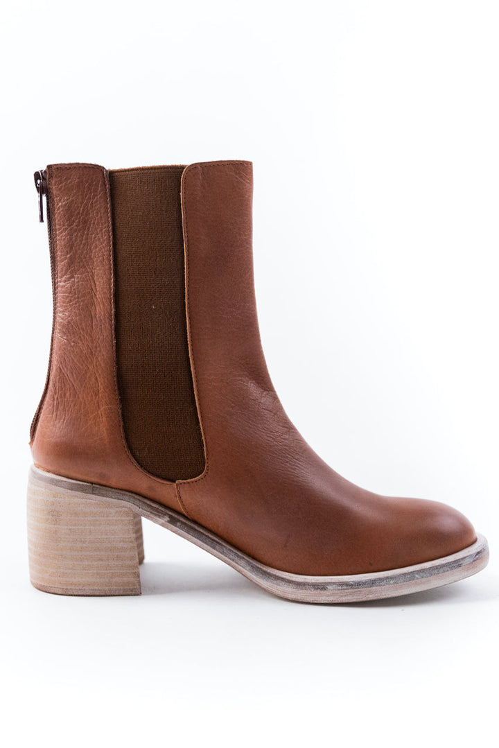 Free People: Essential Chelsea Boots