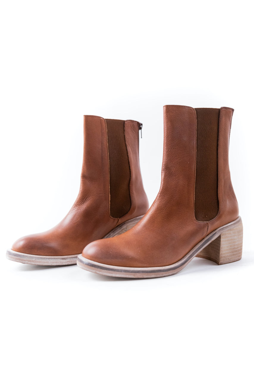 Free People: Essential Chelsea Boots