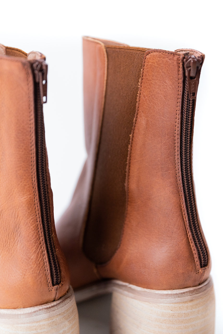 Free People: Essential Chelsea Boots