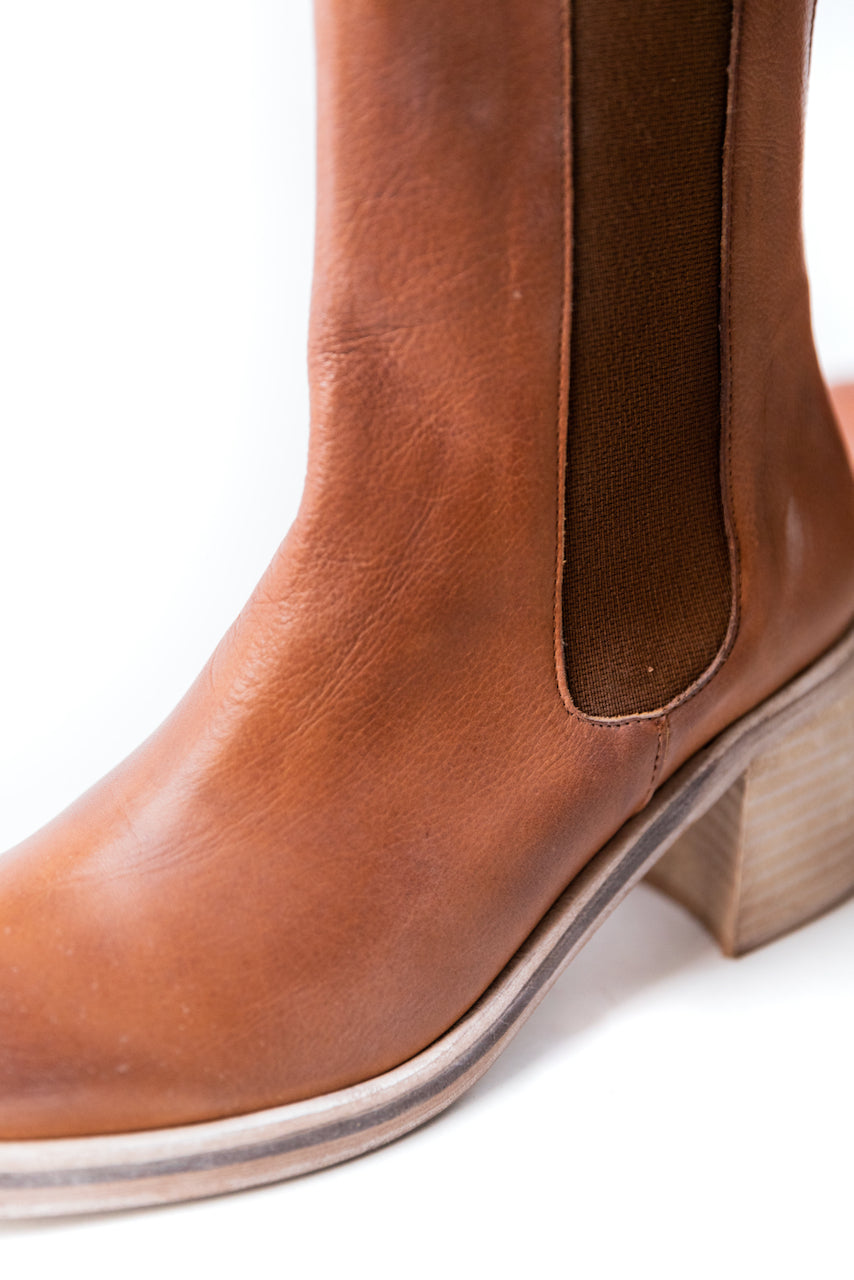 Free People: Essential Chelsea Boots